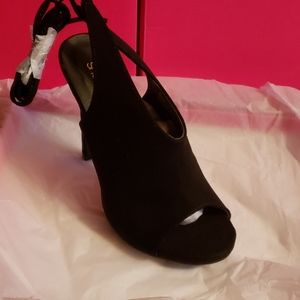 𝅺NIB sandal style heels